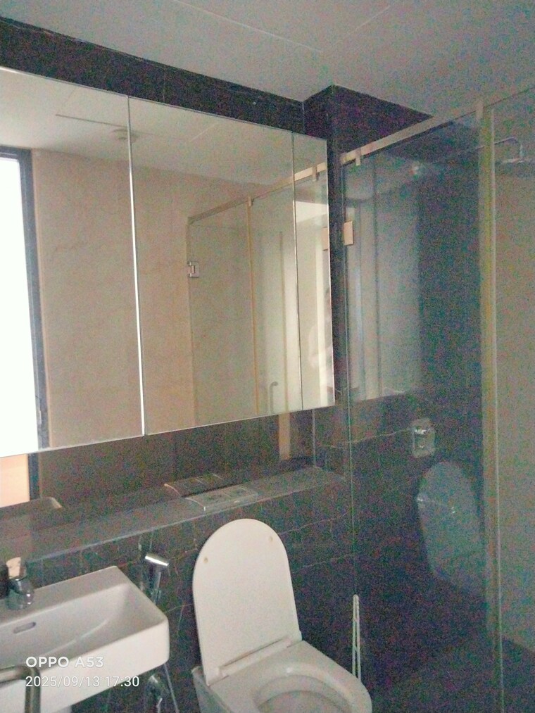 Bathroom, lodha-allura 3 Bedroom 1092 Sq.Ft. Apartment In Worli Mumbai 9208008