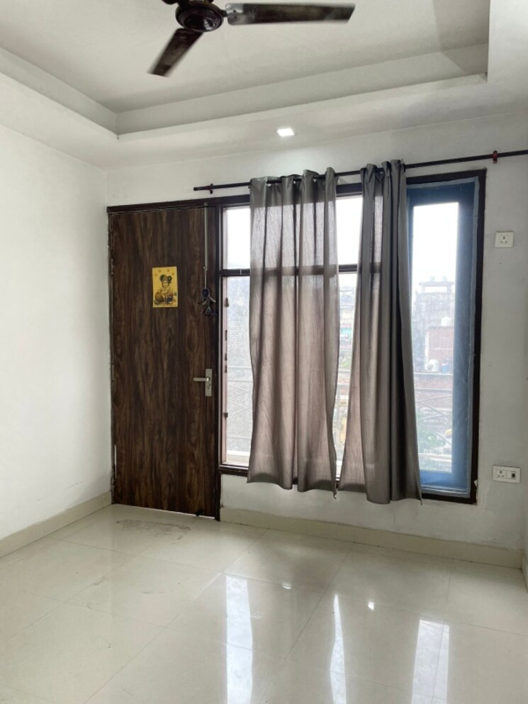Room, freedom fighters enclave 1 Bedroom 500 Sq.Ft. Apartment In Freedom Fighters Enclave Delhi 9208007