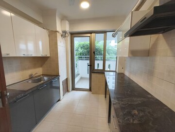 Building Lobby in 3 BHK Apartment at Parsvnath Exotica, Sector 53 – for Rent