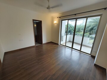 Room in 3 BHK Apartment at Parsvnath Exotica, Sector 53 – for Rent