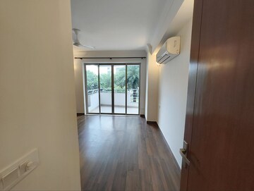 Room in 3 BHK Apartment at Parsvnath Exotica, Sector 53 – for Rent
