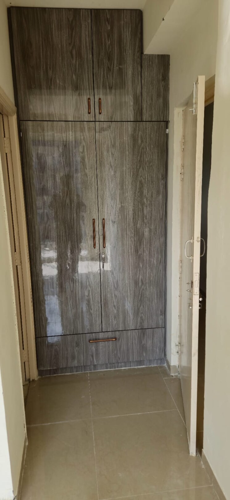 undefined, sector 102 2.5 Bedroom 900 Sq.Ft. Apartment In Sector 102 Gurgaon 9208032