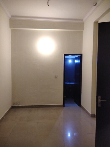 Room in 3 BHK Apartment at Assotech Windsor Court, Sector 78 – for Rent