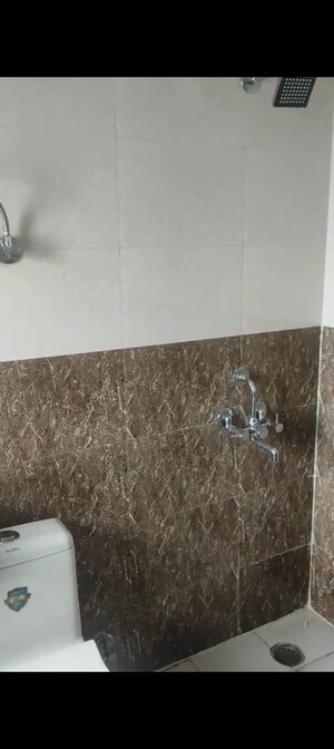 Room in 3 BHK Apartment at NCR Monarch, Sector 1 Greater Noida – for Rent