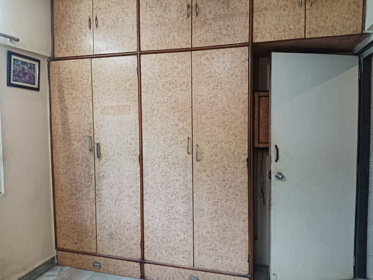 Room in 1 BHK Apartment at Jyoti Complex, Goregaon East – for Rent