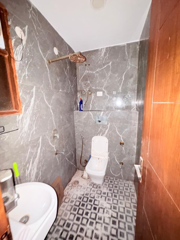 Bathroom, chattarpur 2 Bedroom 720 Sq.Ft. Independent House In Chattarpur Delhi 9208100