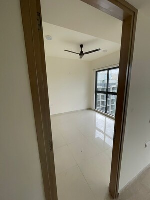 Room in 3 BHK Apartment at Lodha Woods, Kandivali East – for Rent