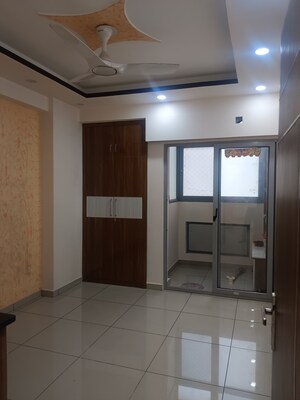 Room in 3 BHK Apartment at Gulshan Bellina, Sector 16 Greater Noida – for Rent