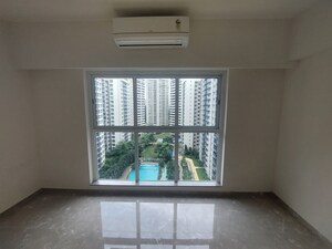 Room in 2 BHK Apartment at JP Eminence, Andheri West – for Rent