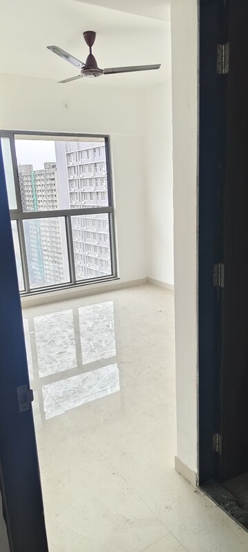 Room in 2 BHK Apartment at UK Iridium, Kandivali East – for Rent