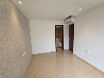 Master Bedroom in 2 BHK Apartment at Hiranandani Highland, Powai – for Rent