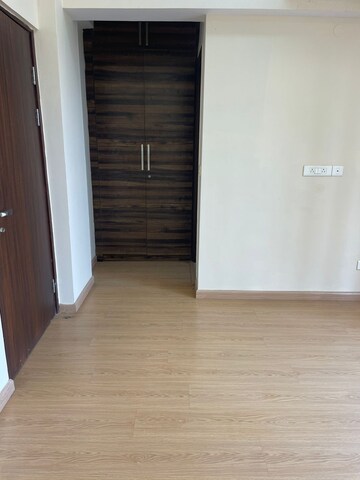 Room in 3 BHK Apartment at Emaar The Palm Drive-The Premier Terraces, Sector 66 – for Rent