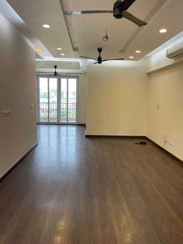 Room in 3 BHK Apartment at Emaar The Palm Drive-The Premier Terraces, Sector 66 – for Rent