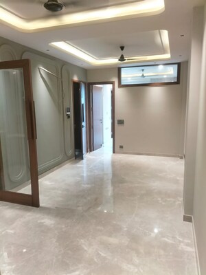 Room in 3 BHK Builder Floor at Lajpat Nagar 4 – for Rent