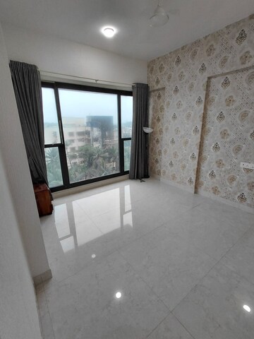 Room in 2 BHK Apartment at Kanakia Hollywood, Versova – for Rent