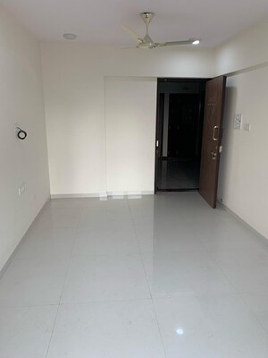 Room in 2 BHK Apartment at Khandelwal  Sai Iconic, Andheri West – for Rent