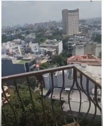 Balcony in 3 BHK Apartment at DLF Ridgewood Estate, Dlf Phase iv – for Sale