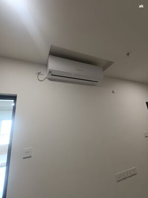 Room in 3 BHK Apartment at Kokapet – for Rent