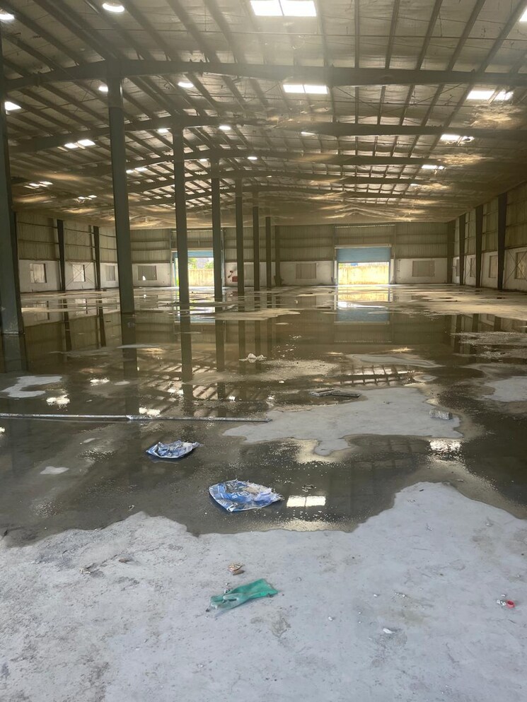  Parking, kuberpur Commercial Warehouse 40000 Sq.Ft. In Kuberpur Agra 9208267