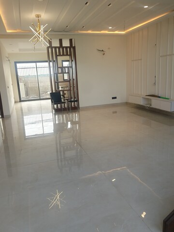 Room in 5 BHK Independent House at Aerocity – for Sale