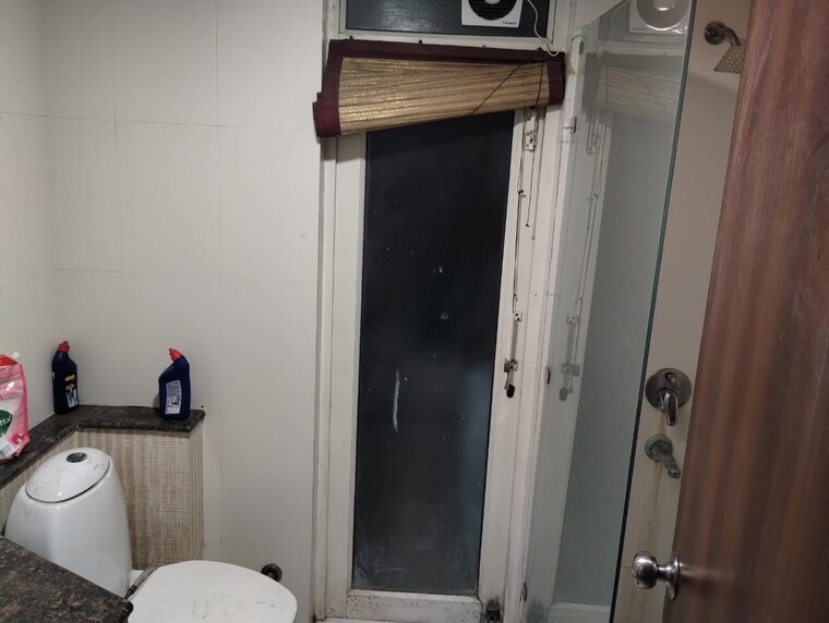 Bathroom, spr-imperial-estate 3 Bedroom 1462 Sq.Ft. Apartment In Sector 82 Faridabad 9208307