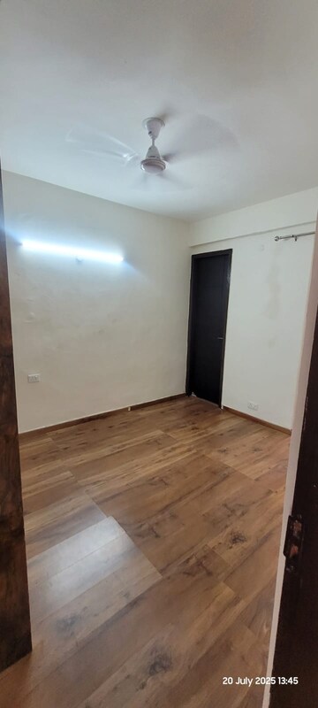 Room in 2.5 BHK Apartment at Signature The Serenas, Sohna Sector 36 – for Rent