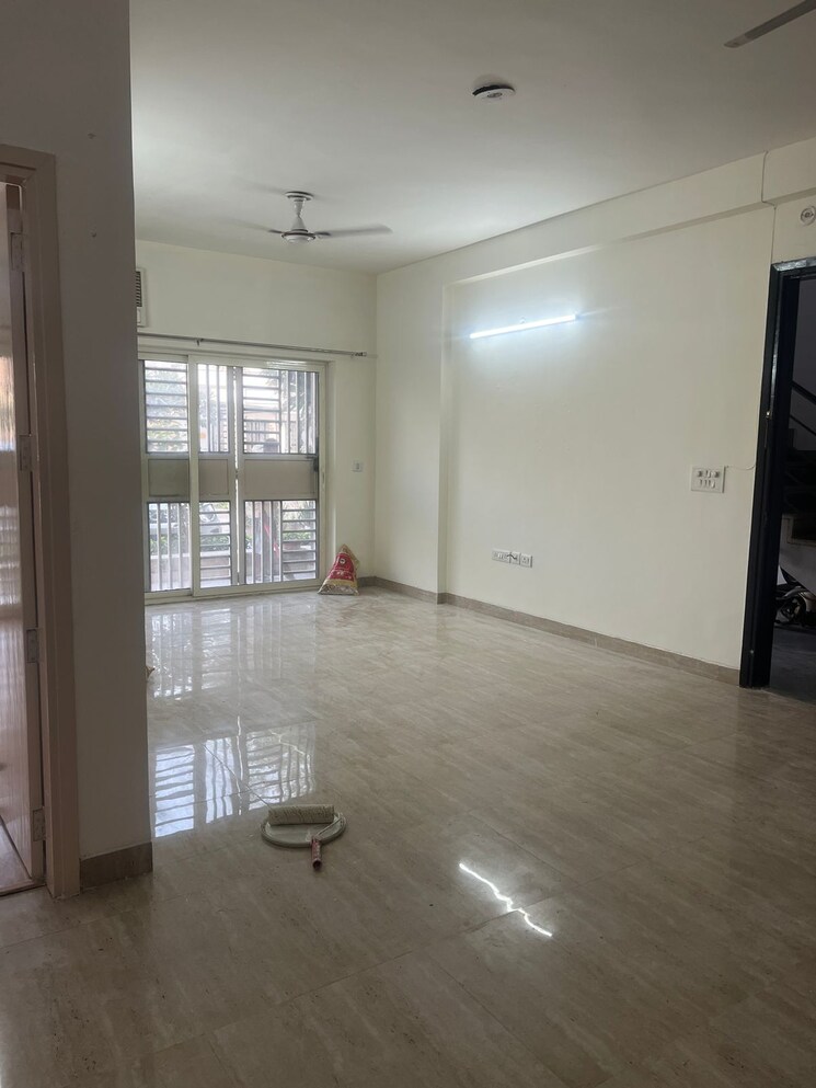 Room, puri-aman-vilas 3 Bedroom 1680 Sq.Ft. Apartment In Sector 89 Faridabad 9208333