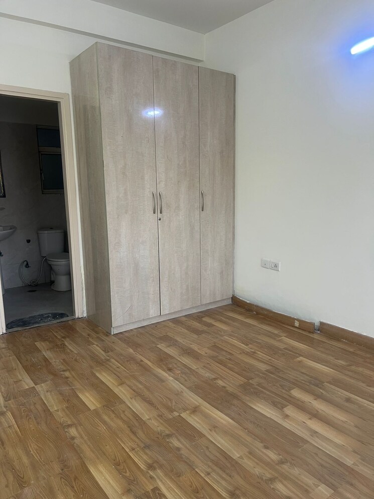 Room, puri-aman-vilas 3 Bedroom 1680 Sq.Ft. Apartment In Sector 89 Faridabad 9208333