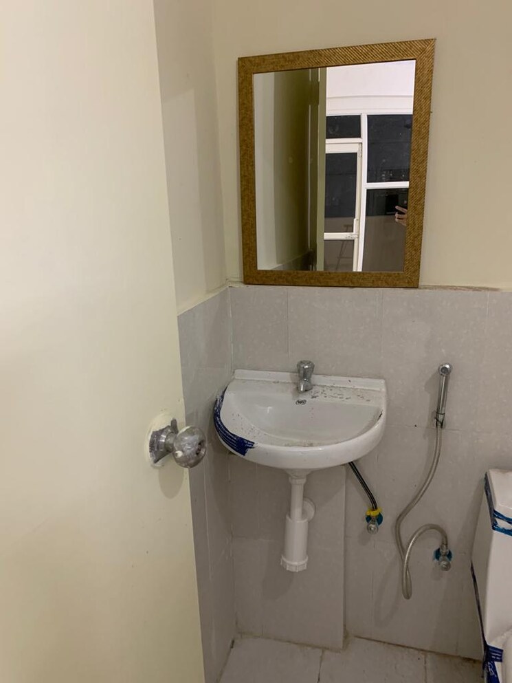 Bathroom, signature-global-park 2 Bedroom 845 Sq.Ft. Apartment In Sohna Sector 36 Gurgaon 9208341