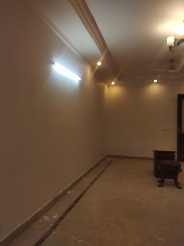 Room in 3 BHK Builder Floor at Greater Kailash ii – for Rent
