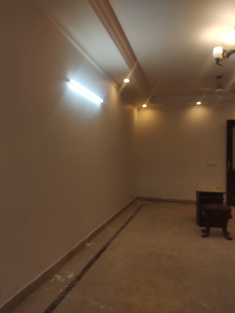 Room, greater kailash ii 3 Bedroom 2700 Sq.Ft. Builder Floor In Greater Kailash ii Delhi 9208350