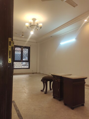 Room in 3 BHK Builder Floor at Greater Kailash ii – for Rent