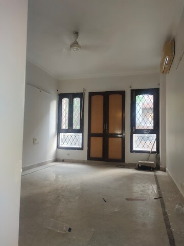 Room in 3 BHK Builder Floor at Greater Kailash ii – for Rent