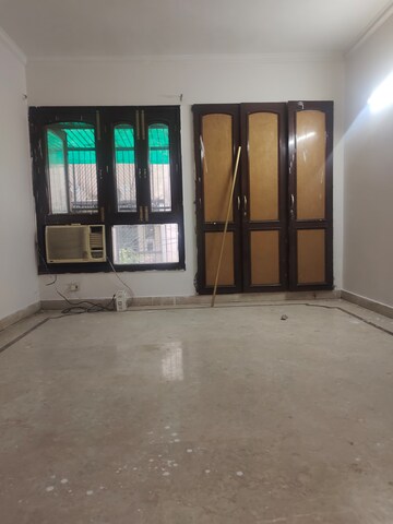 Room in 3 BHK Builder Floor at Greater Kailash ii – for Rent