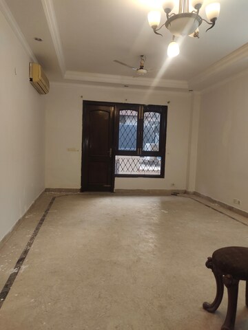 Room in 3 BHK Builder Floor at Greater Kailash ii – for Rent