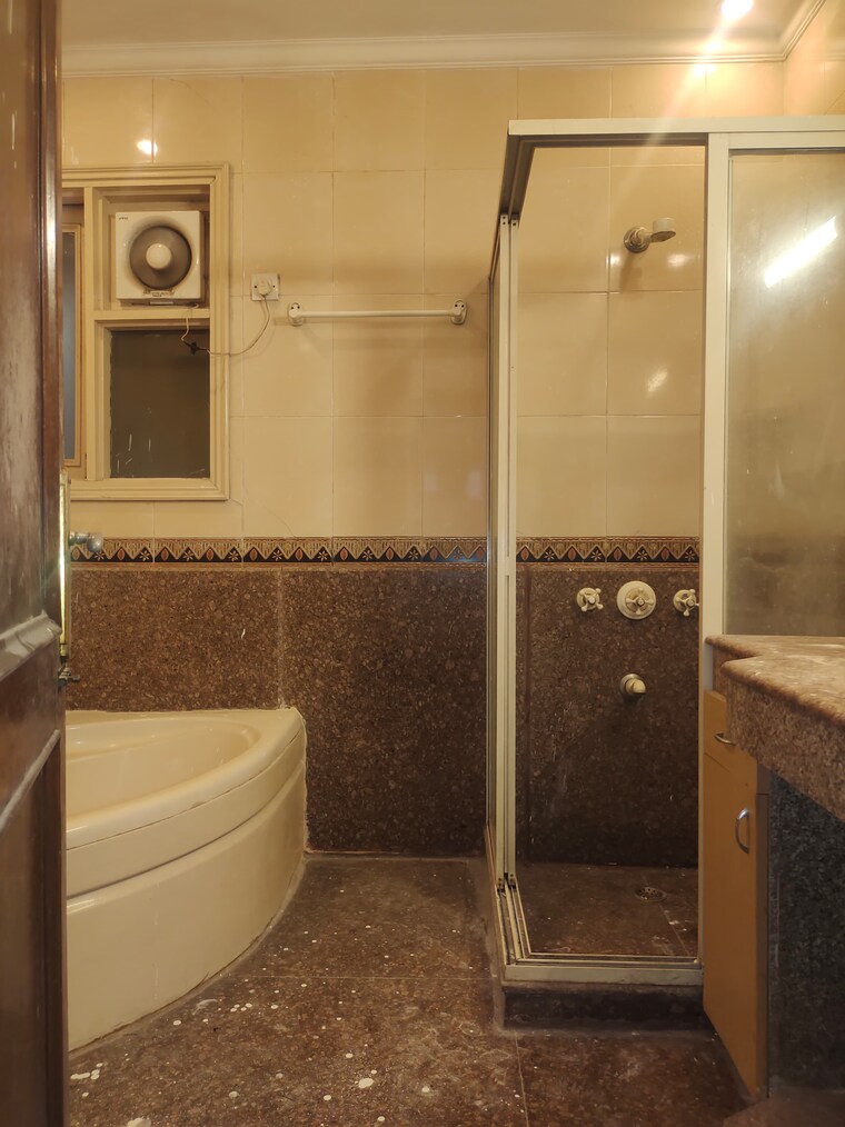 Bathroom, greater kailash ii 3 Bedroom 2700 Sq.Ft. Builder Floor In Greater Kailash ii Delhi 9208350