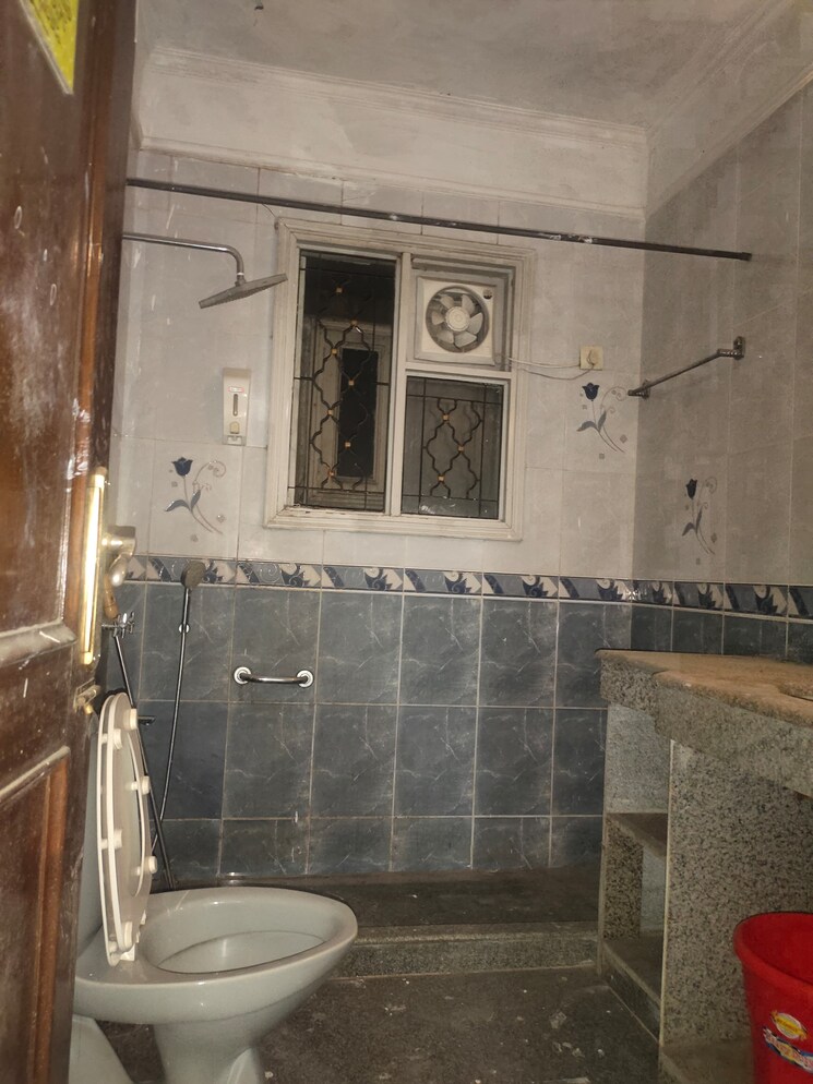 Bathroom, greater kailash ii 3 Bedroom 2700 Sq.Ft. Builder Floor In Greater Kailash ii Delhi 9208350