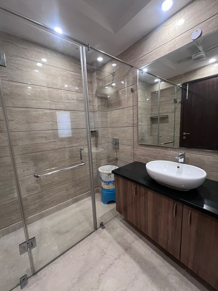 Bathroom, greater kailash i 3 Bedroom 1600 Sq.Ft. Builder Floor In Greater Kailash I Delhi 9208355