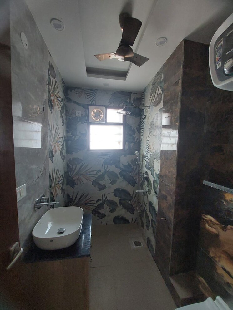 Bathroom, parklands 3 Bedroom 350 Sq.Yd. Builder Floor In Sector 85 Faridabad 9208367