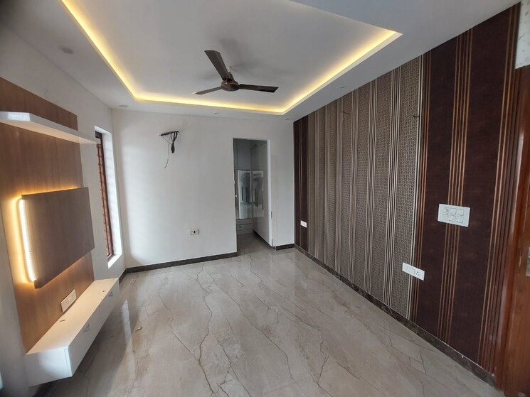 Room, parklands 3 Bedroom 350 Sq.Yd. Builder Floor In Sector 85 Faridabad 9208367