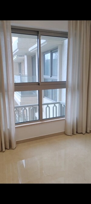 Room in 1 BHK Apartment at Hiranandani Highland, Powai – for Rent