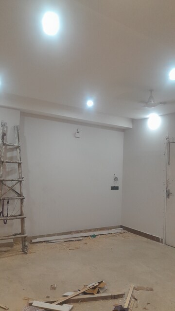 Room in 2 BHK Builder Floor at Unitech South City II, Sector 50 – for Rent