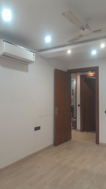 Furnished Amenities in 2 BHK Builder Floor at Unitech South City II, Sector 50 – for Rent
