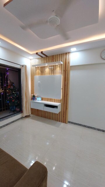 Room in 1 BHK Apartment at Summit Apartment, Goregaon East – for Sale