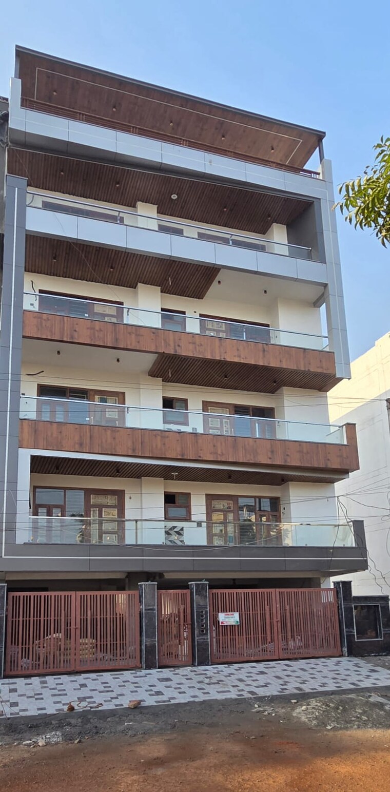 Exterior View, bptp-district 3 Bedroom 250 Sq.Yd. Builder Floor In Sector 81 Faridabad 9208393