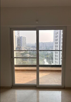 Room in 2 BHK Apartment at Majestique Towers, Kharadi – for Rent