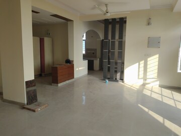 Room in 3 BHK Apartment at Sector 21c – for Rent