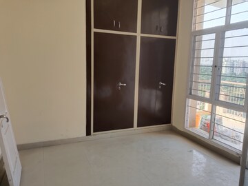 Room in 3 BHK Apartment at Sector 21c – for Rent