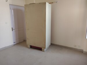 Room in 3 BHK Apartment at Sector 21c – for Rent