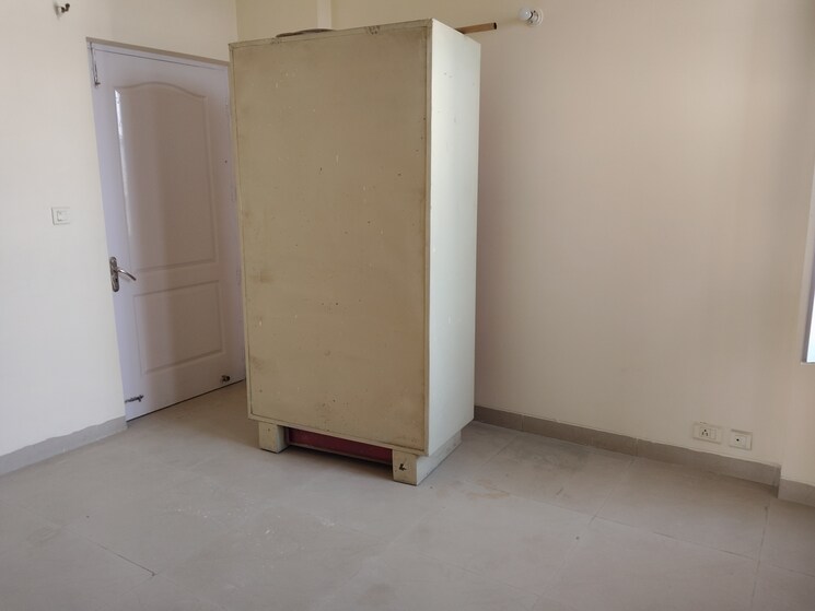 Room, sector 21c 3 Bedroom 1680 Sq.Ft. Apartment In Sector 21c Faridabad 9208465